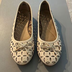 White Mountain Cream Color Flats